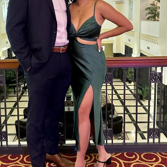 Green Cutout Beat Drop Midi Dress - Picture 5 of 7